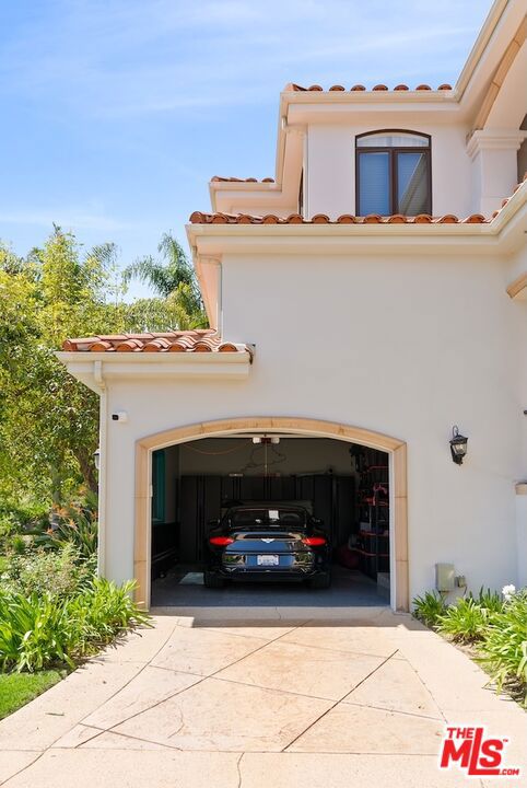 23593 Park South Street, Calabasas CA: https://media.crmls.org/mediaz/a61d52c1-ef9a-4828-b30a-f3efbeffccee.jpg