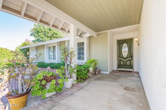 1642 Cayton Avenue, Simi Valley CA: https://media.crmls.org/mediaz/a61dcd2c-0149-49b5-8057-8306df13884d.jpg