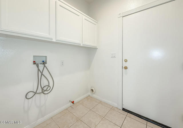 3030 Hollycrest Avenue, Thousand Oaks CA: https://media.crmls.org/mediaz/a61e1848-a0f5-41f1-ba78-984a09039744.jpg
