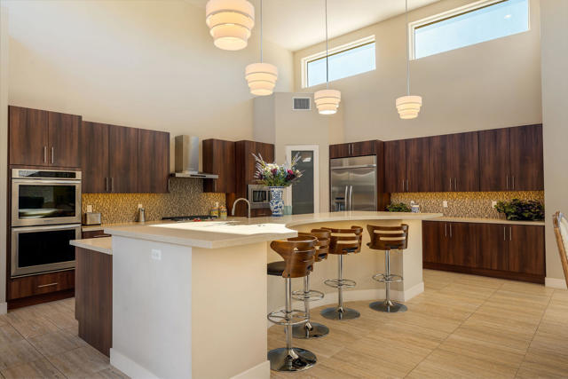 15 Via Montagna, Rancho Mirage CA: https://media.crmls.org/mediaz/a61e5912-e500-4641-9d28-a5645ad3a289.jpg