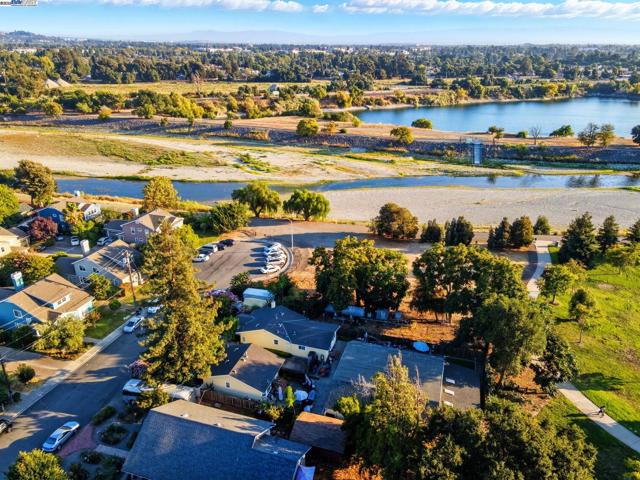337 I St, Fremont CA: https://media.crmls.org/mediaz/a61e7e2b-8454-431e-8d35-a8fff8c9b068.jpg