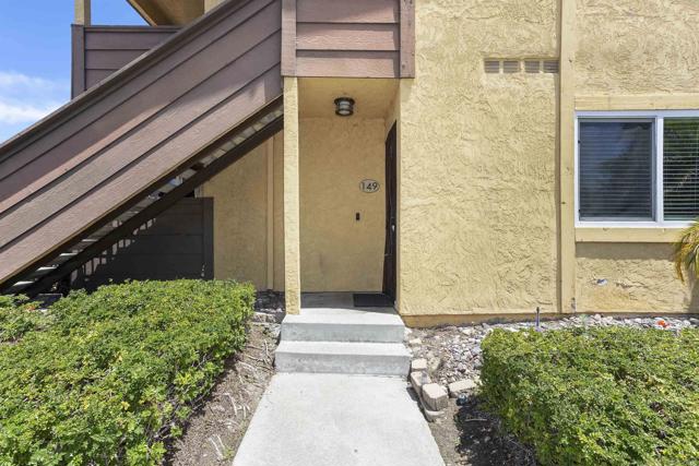 530 Calle Montecito, Oceanside CA: https://media.crmls.org/mediaz/a61ee331-623c-4eaf-8061-2cff42712afe.jpg