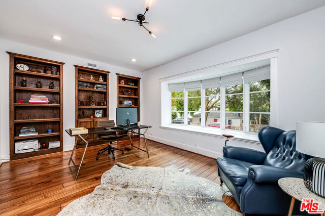755 31st Street, Manhattan Beach CA: https://media.crmls.org/mediaz/a61f4dcc-021f-4a78-ac73-619a2bdeb6f0.jpg