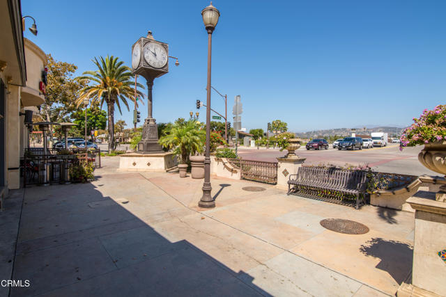 93 Flora Vista Avenue, Camarillo CA: https://media.crmls.org/mediaz/a6207bc6-4b74-4ea3-b31f-6900ac0becfe.jpg