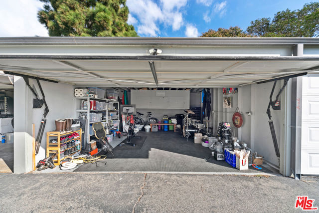 detached 2 car garage