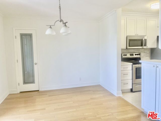 1097 S Bedford Drive, Los Angeles CA: https://media.crmls.org/mediaz/a620ac1e-eaaf-4ab0-84ee-dbda3846d3a1.jpg