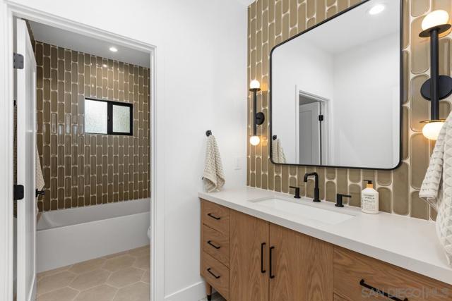 1826 Galveston St, San Diego CA: https://media.crmls.org/mediaz/a620e221-6421-4638-9316-827ec273812a.jpg