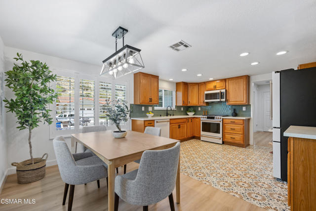 1134 Paquita Street, Camarillo CA: https://media.crmls.org/mediaz/a621ae45-9282-44f4-8242-4ec4917c87ae.jpg