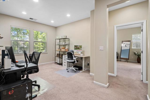 161 W Luna Loca Ln, Mountain House CA: https://media.crmls.org/mediaz/a621c3b2-76c6-4f72-8c03-4f925eedb62a.jpg