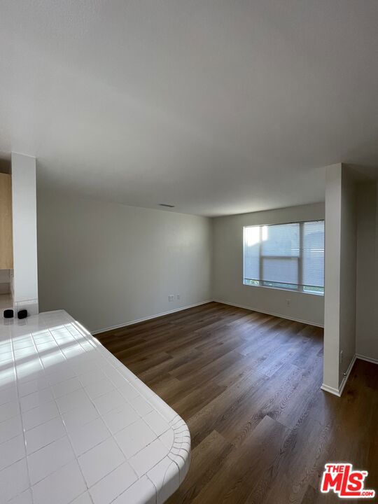 121 Cancion Way, Los Angeles CA: https://media.crmls.org/mediaz/a6221e41-6ec4-4176-86e3-7c6d1f784d31.jpg
