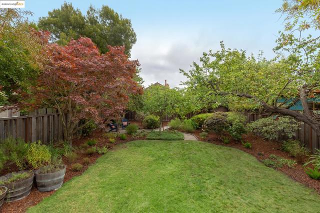 3860 Greenwood Ave, Oakland CA: https://media.crmls.org/mediaz/a6222c47-ceea-4cb1-b62e-d2395d909b44.jpg