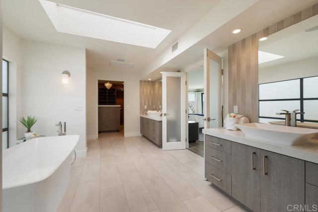 Detail Gallery Image 16 of 36 For 1632 Brahms Rd, Cardiff By The Sea,  CA 92007 - 4 Beds | 4 Baths