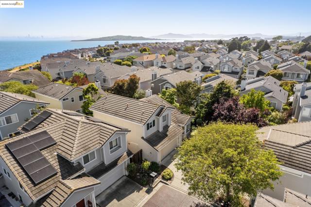 26 Farallon Ct, Richmond CA: https://media.crmls.org/mediaz/a623100c-d169-4f41-a980-05da26d78e38.jpg