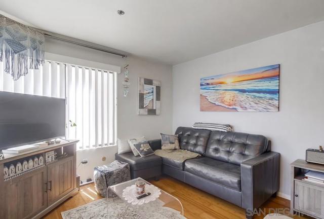 1251 Parker Pl, San Diego CA: https://media.crmls.org/mediaz/a623265d-f930-4906-979a-d463a270f69d.jpg