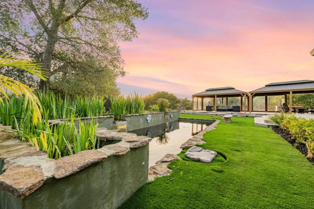 10260 Lucky Court, Gilroy CA: https://media.crmls.org/mediaz/a6247334-e74d-4468-b066-00a139b2c971.jpg