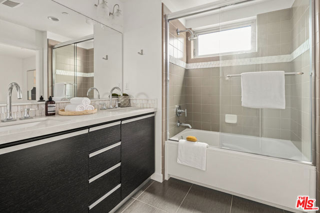 310 Washington Boulevard, Marina del Rey CA: https://media.crmls.org/mediaz/a624a322-31a8-4d03-a4d8-750c8909ce78.jpg
