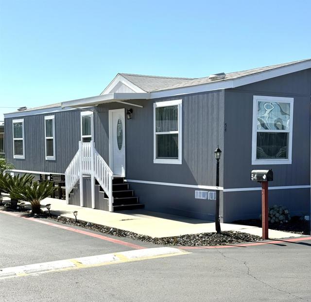 2950 Iris Avenue, San Diego CA: https://media.crmls.org/mediaz/a624def9-1716-4928-9e0b-c0a926c50569.jpg