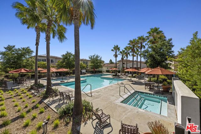 21990 Moveo Drive, Santa Clarita CA: https://media.crmls.org/mediaz/a6250ba4-f4fe-4c13-8c6c-94d686643c15.jpg