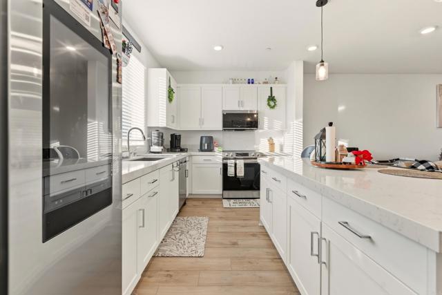 Detail Gallery Image 11 of 46 For 796 Makani St #3,  Chula Vista,  CA 91911 - 4 Beds | 3/1 Baths