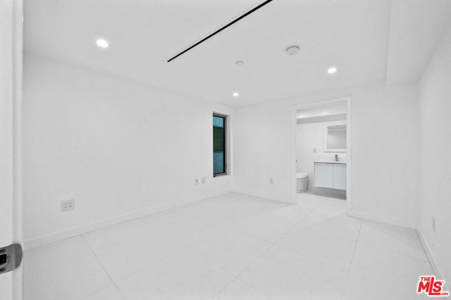 621 N Kings Road, West Hollywood CA: https://media.crmls.org/mediaz/a6263374-134f-4621-ac9d-befc12139af7.jpg