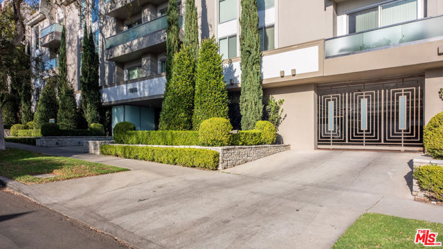 1818 Thayer Avenue, Los Angeles CA: https://media.crmls.org/mediaz/a6265b20-d9f4-4cb6-bd8d-de64e7bfd3df.jpg
