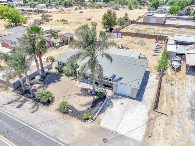 1941 Eden Plains Rd, Brentwood CA: https://media.crmls.org/mediaz/a6267962-73ce-466f-9307-2a7af8f5a9e2.jpg