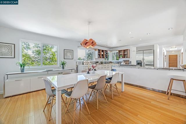 2280 Hastings Dr, Belmont CA: https://media.crmls.org/mediaz/a6267cee-eb71-45fa-8097-d800dcad5bde.jpg