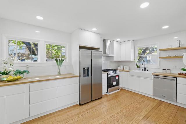 500 La Casa Avenue, San Mateo CA: https://media.crmls.org/mediaz/a626d1fb-4a94-49a4-84b6-1c559dc0046e.jpg