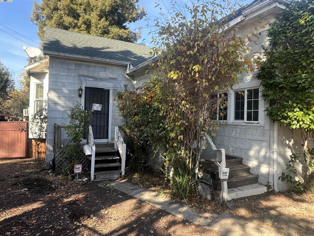 3521 Laguna Ave