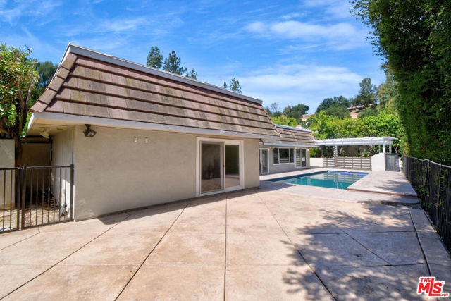 23637 Park Belmonte, Calabasas CA: https://media.crmls.org/mediaz/a6274865-35e3-470e-a35c-9bd23fac8166.jpg