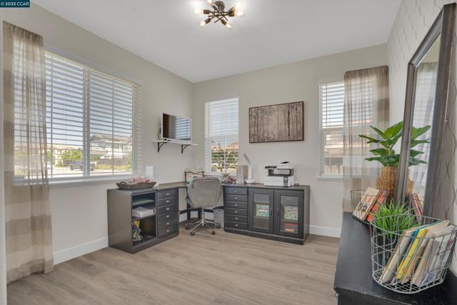 901 Goldfinch Cir, Vacaville CA: https://media.crmls.org/mediaz/a6274e71-13e8-4181-bfc8-f757230bfb66.jpg