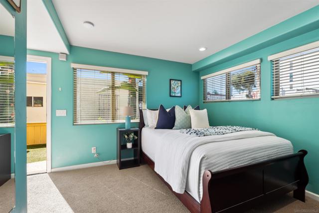 806 Redondo Ct, San Diego CA: https://media.crmls.org/mediaz/a6276d28-84ca-4357-b281-30f996f503ce.jpg