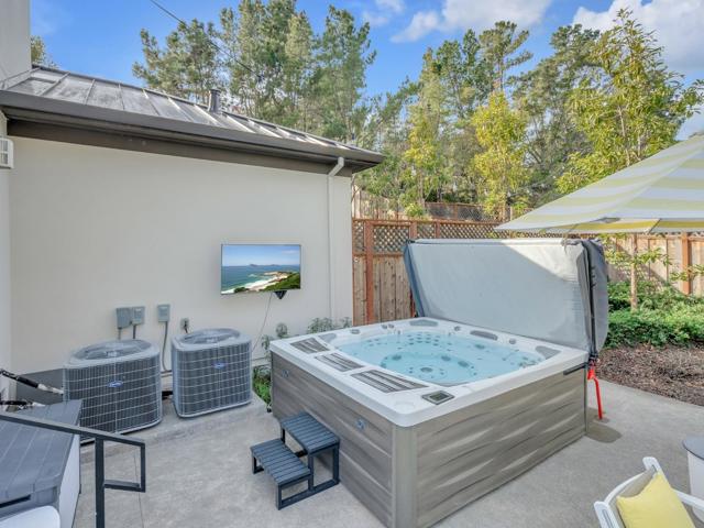 60 Glengarry Way, Hillsborough CA: https://media.crmls.org/mediaz/a627a668-02e0-45e2-a3a3-e5f93fb91c6a.jpg