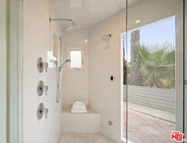 15224 Encanto Drive, Sherman Oaks CA: https://media.crmls.org/mediaz/a628310a-c70b-4f61-a3c7-cde372b85de4.jpg