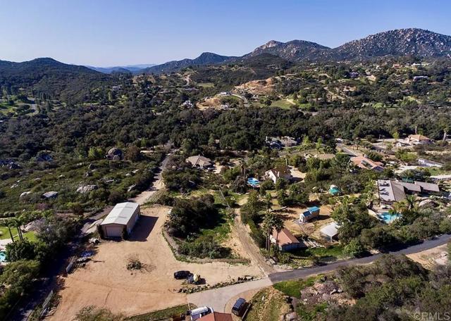 16898 Whispering Oaks Lane, Ramona CA: https://media.crmls.org/mediaz/a628a5e8-ea93-45e3-919d-5d6ee1eb1a09.jpg