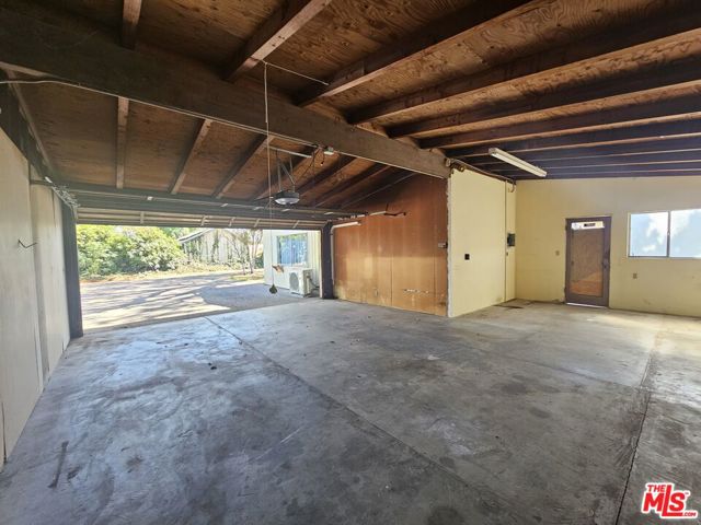 8400 Encino Avenue, Northridge CA: https://media.crmls.org/mediaz/a628b200-df7b-4146-bbe5-96700ef91c29.jpg