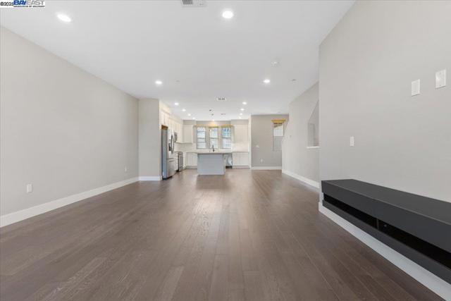 93 Catania Cmn, Fremont CA: https://media.crmls.org/mediaz/a62948eb-dfad-450e-bf50-b8e19e6585cc.jpg