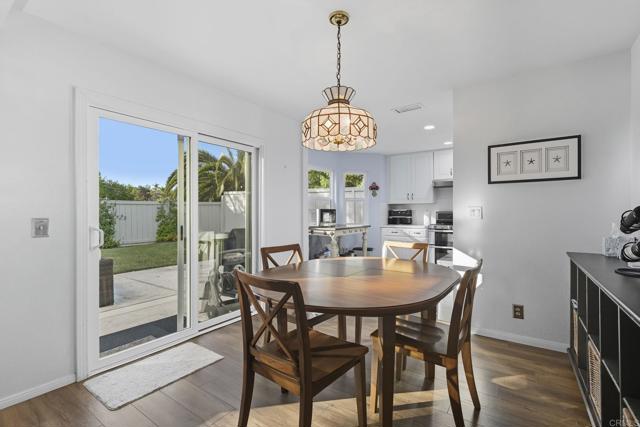 7925 Calle Madrid, Carlsbad CA: https://media.crmls.org/mediaz/a6296b39-3d6f-48ec-ad33-76bf30d7a6fb.jpg