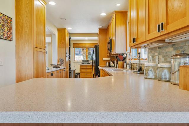 514 Live Oak Lane, Redwood City CA: https://media.crmls.org/mediaz/a6297e74-38f7-48cb-9a6f-47a427ac367e.jpg