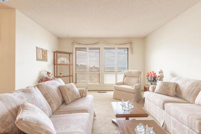 2177 Hillside Cir, San Leandro CA: https://media.crmls.org/mediaz/a62a5002-cbfb-440f-a935-d31b264e7da3.jpg