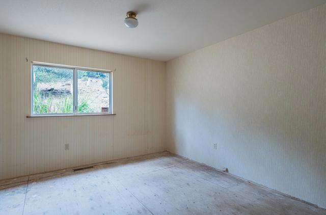 19400 Eden Court, Salinas CA: https://media.crmls.org/mediaz/a62b1d5d-cf60-4c3f-a5d7-2560f7250844.jpg
