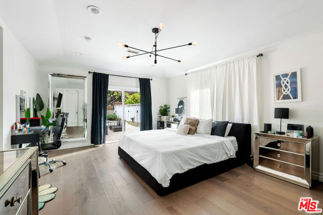 12504 Kling Street, Studio City CA: https://media.crmls.org/mediaz/a62b4472-816b-4da2-8e36-1b46dd265605.jpg