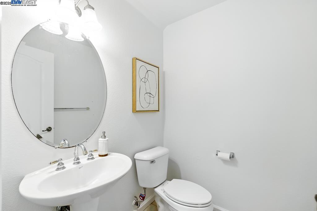 https://media.crmls.org/mediaz/a62be692-ad28-45ee-af8c-604df80b0225.jpg?preset=X-Large