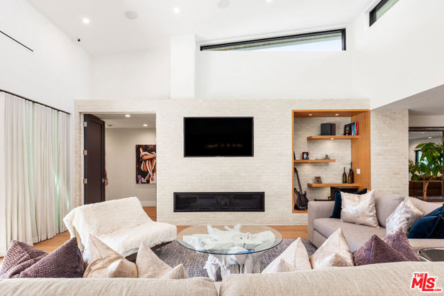 4961 Noeline Avenue, Encino CA: https://media.crmls.org/mediaz/a62cc1d2-a9d4-499f-bd0b-54bebf8df6be.jpg