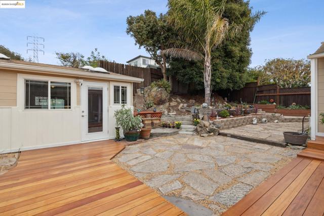 1034 Navellier St, El Cerrito CA: https://media.crmls.org/mediaz/a62da17c-fc67-44da-ba79-1fb9d65c02c1.jpg