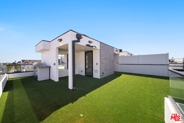 733 N Gramercy Place, Los Angeles CA: https://media.crmls.org/mediaz/a62dd2fb-085f-42f3-b1ab-5870b726a9a0.jpg