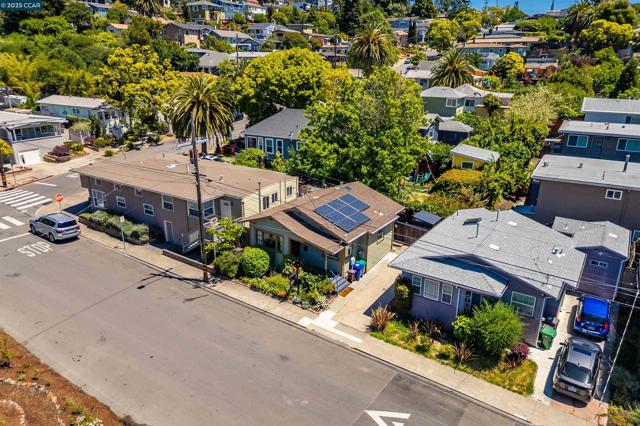 3018 Courtland Ave, Oakland CA: https://media.crmls.org/mediaz/a62fc0c0-5137-47c8-8ea1-4a63fba7cce9.jpg