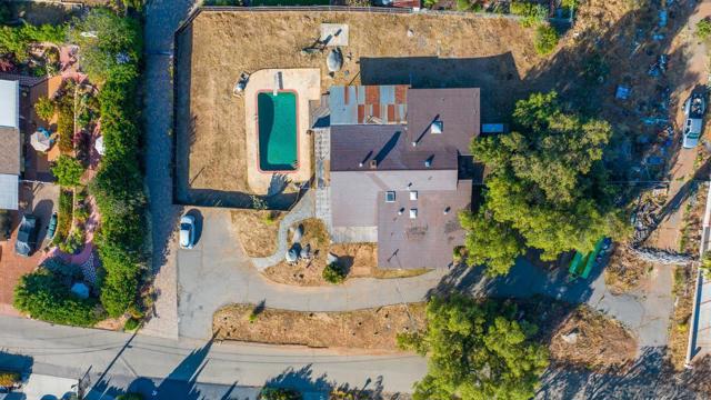 2231 Oak Hill Dr, Escondido CA: https://media.crmls.org/mediaz/a62fd0b5-6d64-4bb8-8293-c7639c09b28e.jpg