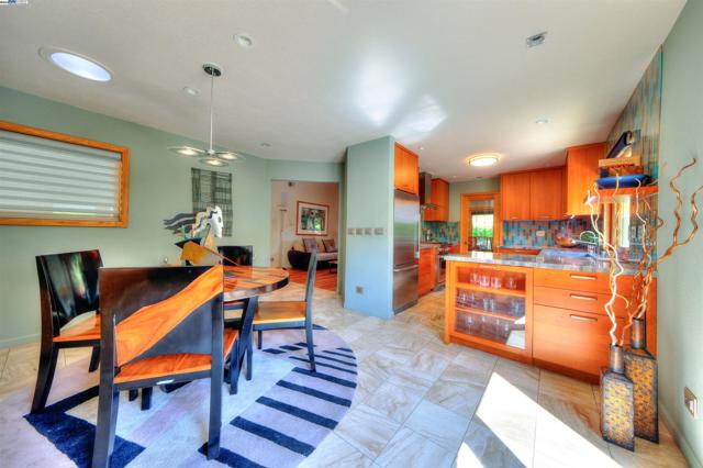 6291 Calle Fuego, Pleasanton CA: https://media.crmls.org/mediaz/a630462a-932b-4ea5-bc64-240cf7ec5ec8.jpg