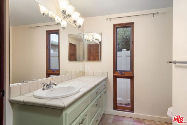 16141 Bayberry Place, Sherman Oaks CA: https://media.crmls.org/mediaz/a630d7dd-d6d8-45aa-ac1b-f0320a57e8f5.jpg